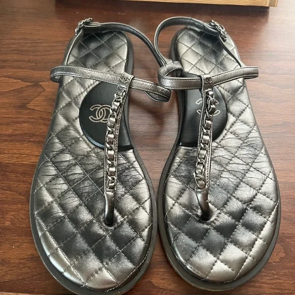 CHANEL Black Quilted Sandals Slip-On Comfort - Picture 2 of 10